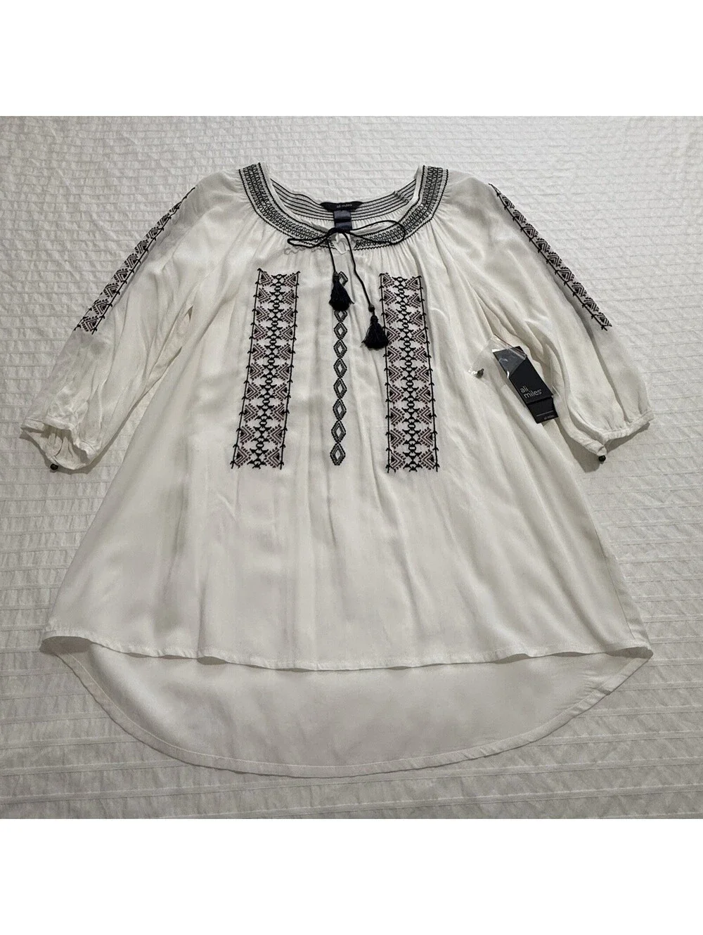 Ali Miles Embroidered Tunic Top Geo Tribal Boho Tassel Tie Neck M Medium NWT